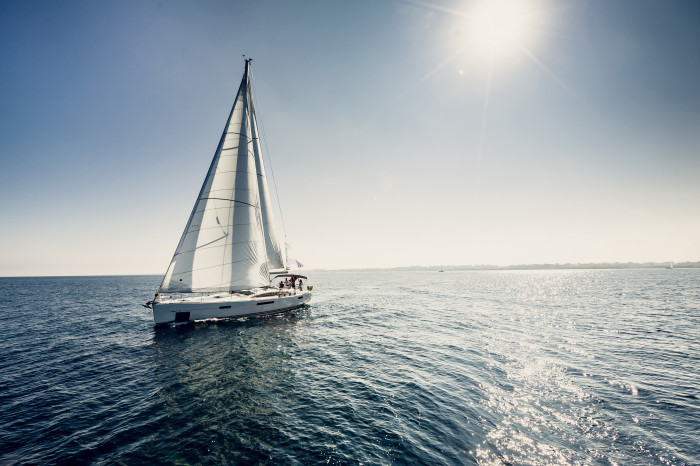 Mieten Sie eine Yacht, um einen unvergesslichen Moment auf dem offenen Meer zu verbringen